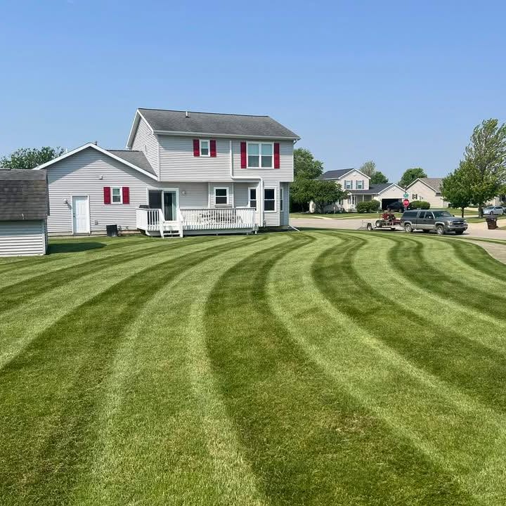 Lawn edging and mowing near East Lansing MI